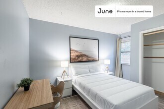 Building Photo - Room in Shared 3 bed/1.5 bath home