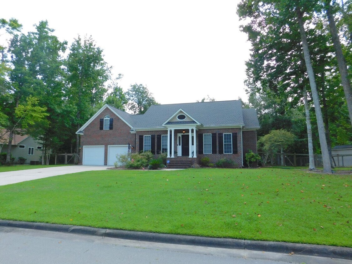 Primary Photo - 300 Taliaferro Ln