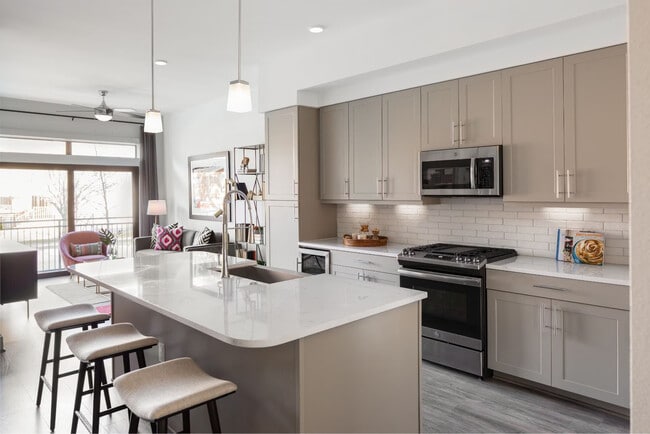 Lock in Your Lease & Get Up to $500 Off! - Lock in Your Lease & Get Up to $500 Off! Apartment