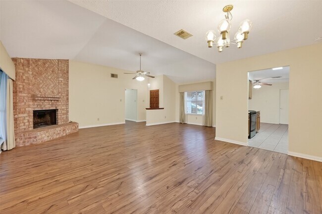 Foto del edificio - 21623 Crescent Heights St