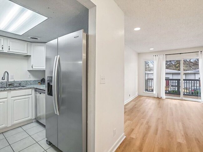 Foto del edificio - Lovely 2BR Condo Near Percy Warner Park – ...