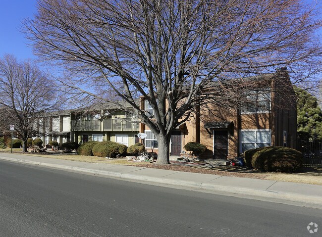 Foto del edificio - Summersong Townhomes