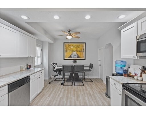 Building Photo - 73 Barrows St