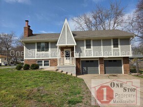 Building Photo - 300 E 11th St