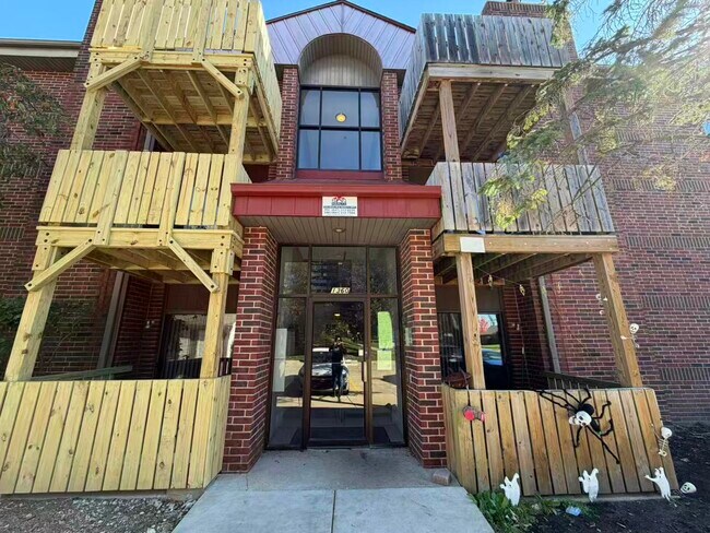 Foto del edificio - 1360 Brook St