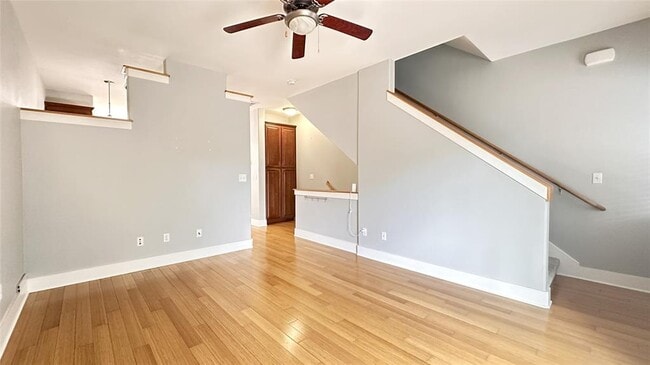 Building Photo - 13420 Lyndhurst St