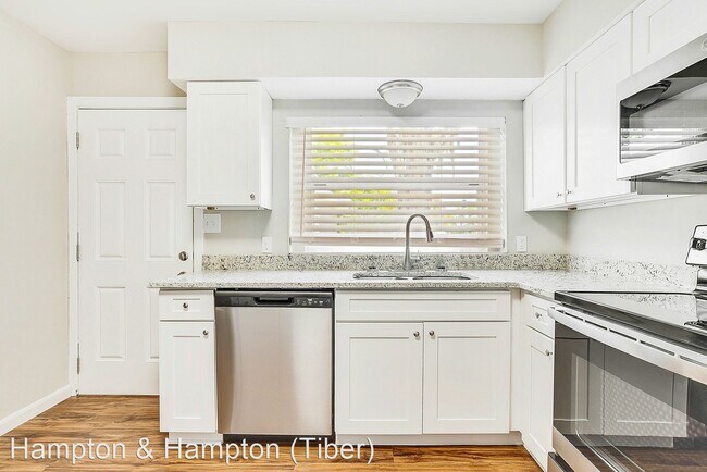 Building Photo - 3 br, 2 bath House - 1115 N POWERS DRIVE