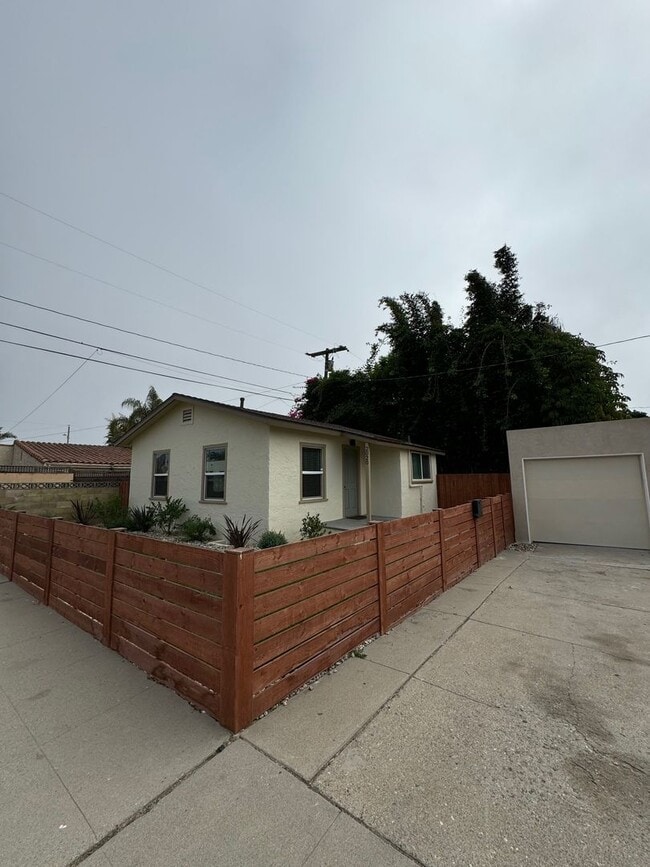 Building Photo - 2 Bedroom 1 Bath property for rent in Midt...