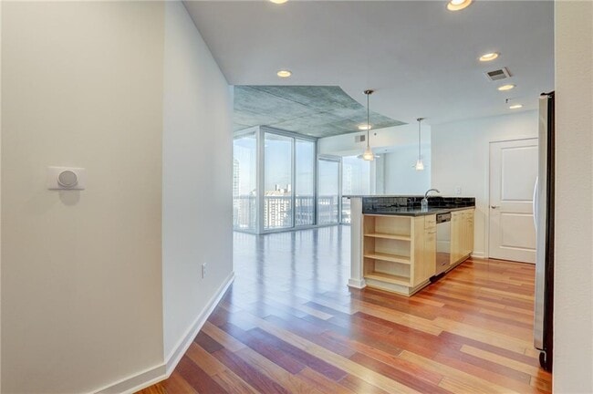 Building Photo - 3324 Peachtree Rd NE