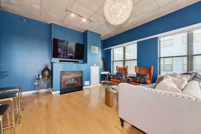Building Photo - 1122 W Catalpa Ave