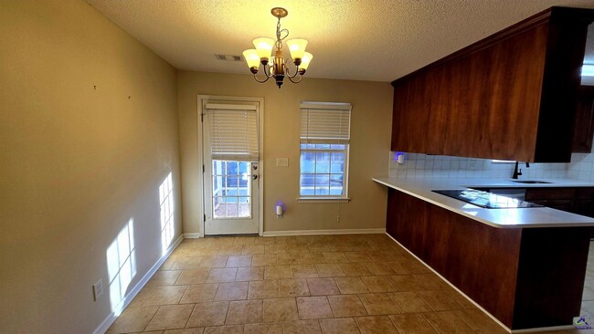 Building Photo - 229 Sunflower Dr