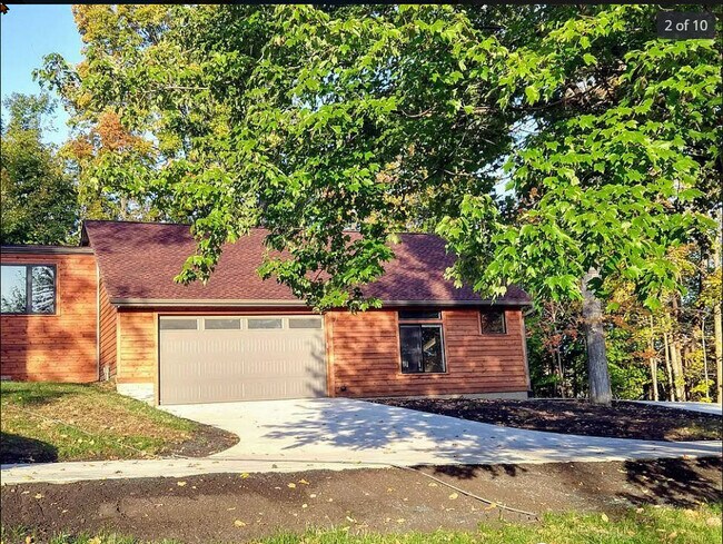 Building Photo - 3737 Seminole Valley Rd NE