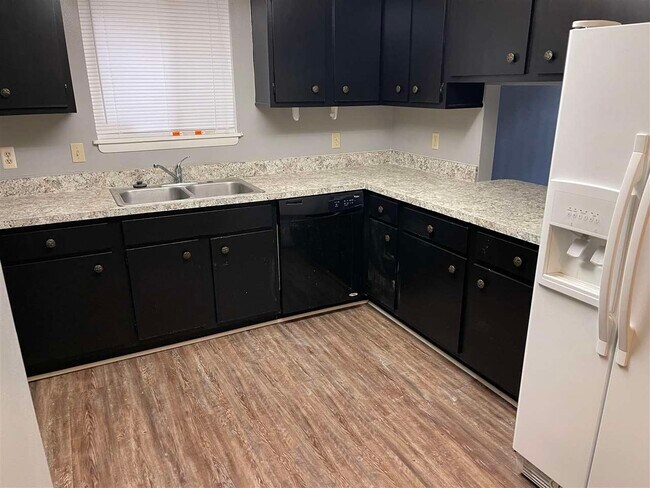 Building Photo - 259 N Villas Ct