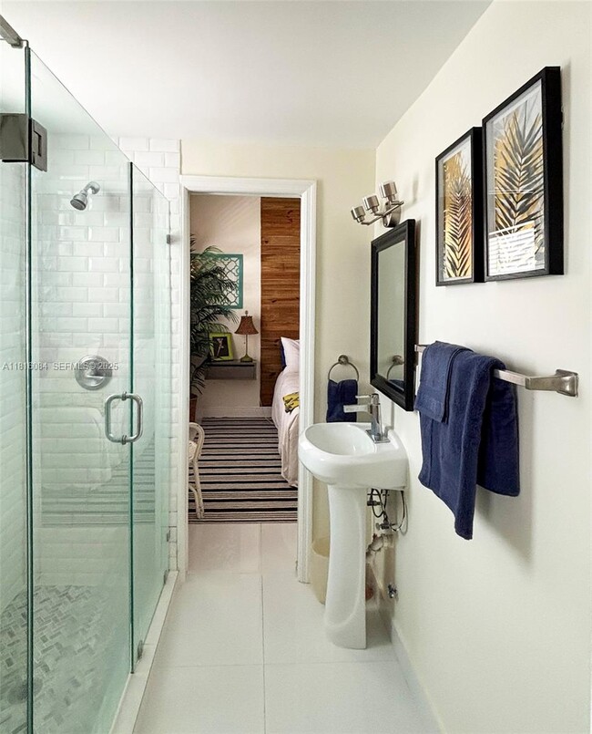 Building Photo - 335 Ocean Dr