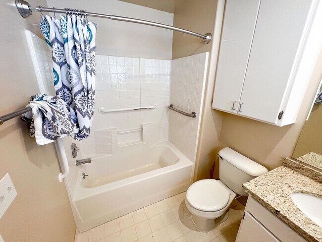 Foto del edificio - S207 Renovated Studio Apartment! Utilities Included!