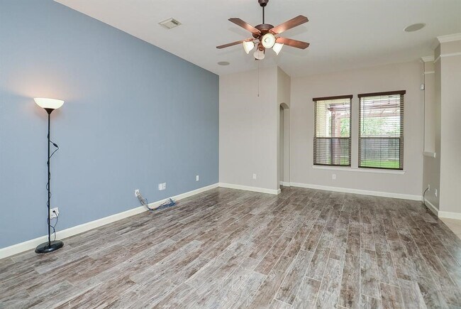 Foto del edificio - 4006 Autumn Pines Trail
