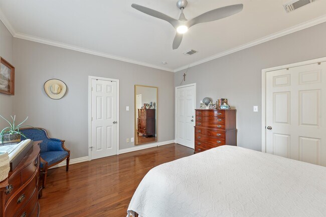 Foto del edificio - 1245 W 17th St