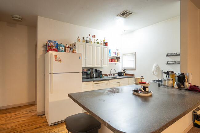 Kitchen - 202 S Lowry St