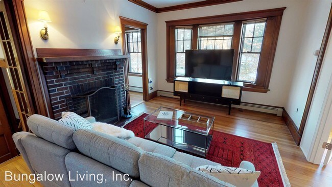 Building Photo - 375 Mt Auburn St