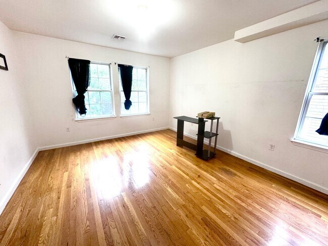 Building Photo - 202 Bergen Ave