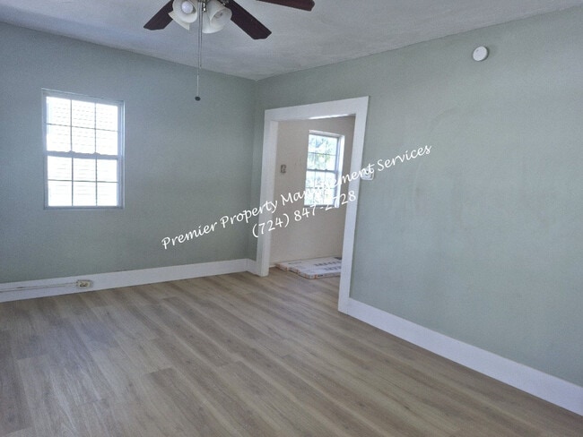 Foto del edificio - 407 Morton Ave