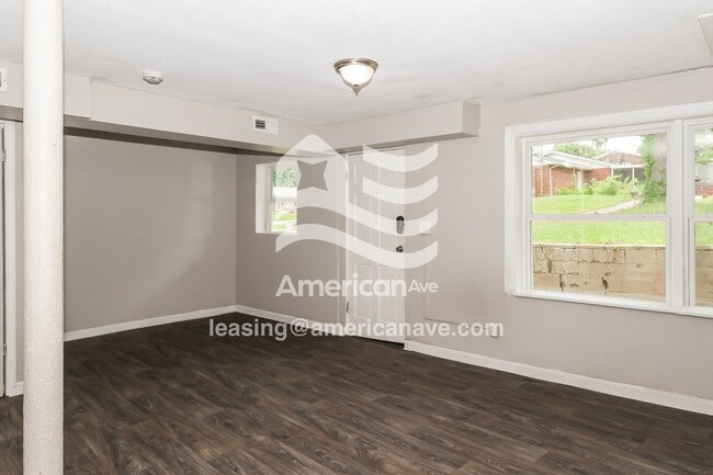 Building Photo - 211 Peck St