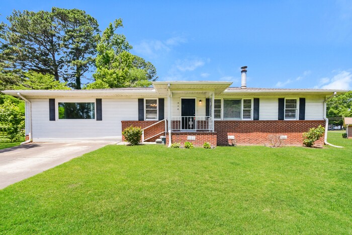 Primary Photo - Stunning 3 Bedroom Home