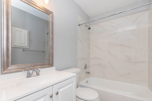 Building Photo - Blakemore Townhomes