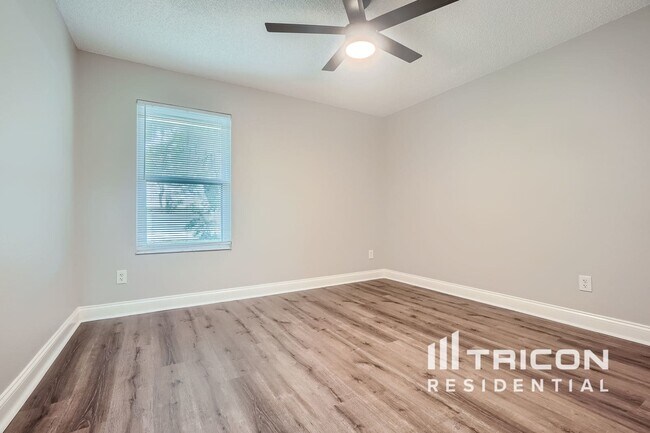 Building Photo - 7049 Sawmill Cir