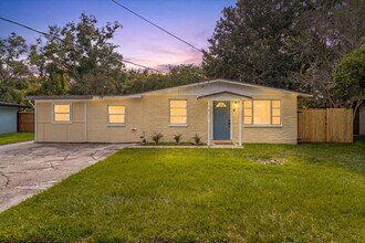 Building Photo - 5822 Tampico Rd