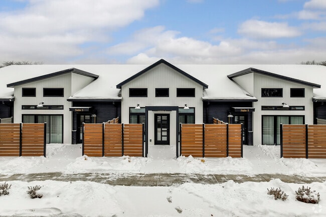 Building Photo - Ramblewood Suites