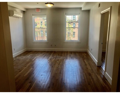 Foto del edificio - 211 Newbury St