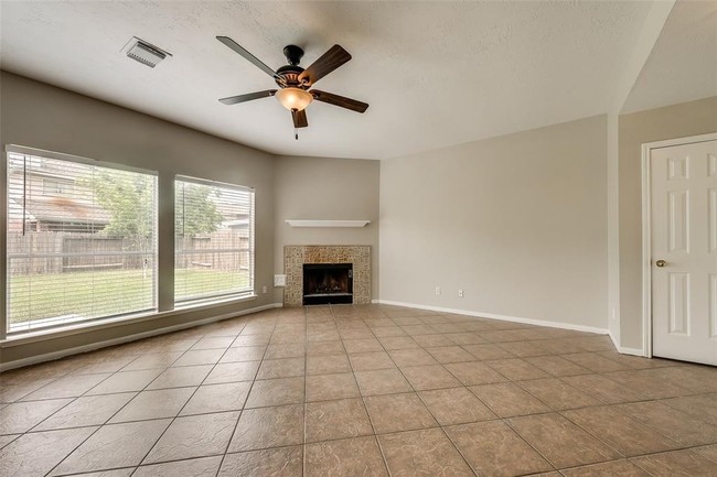 Building Photo - Beautifully updated two-story home in the ...