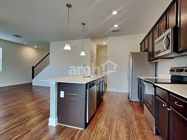 Foto del edificio - 1017 Island Pond Dr