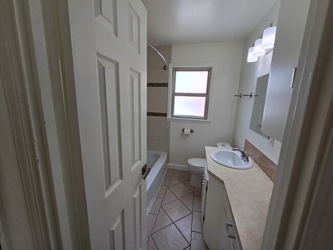 Building Photo - 1348 W 29th St