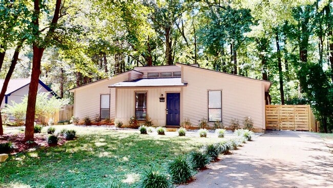 Photo - 5012 Glenview Ct House