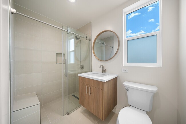 Building Photo - 1040 Irolo St