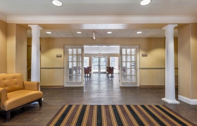 Building Photo - Furnished Studio-Chicago - O'Hare - South