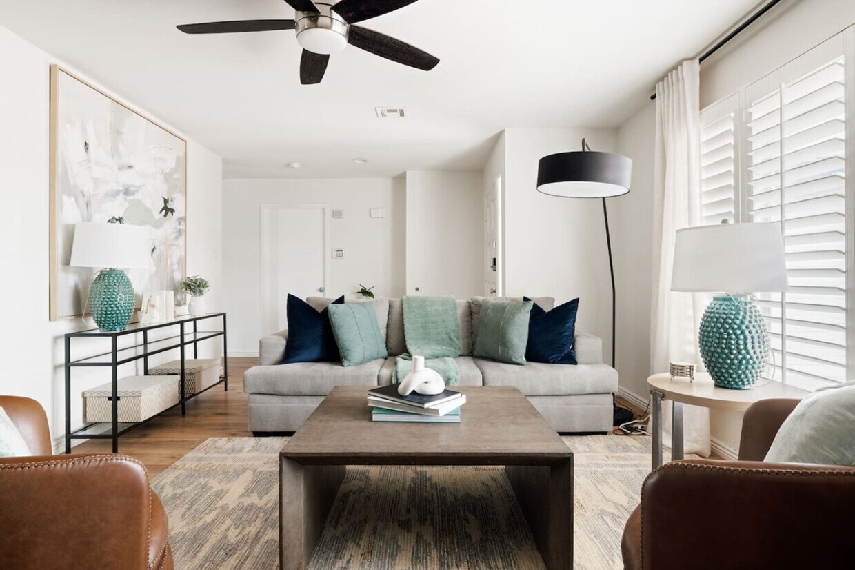 Foto principal - 8638 E Whitton Ave