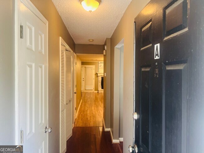 Foto del edificio - 5313 Waverly Trce