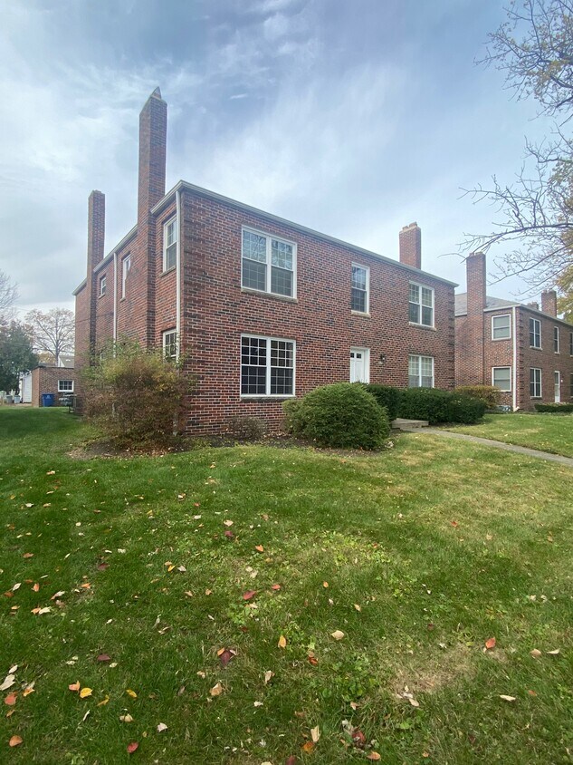 Primary Photo - 825 Kenwick Rd