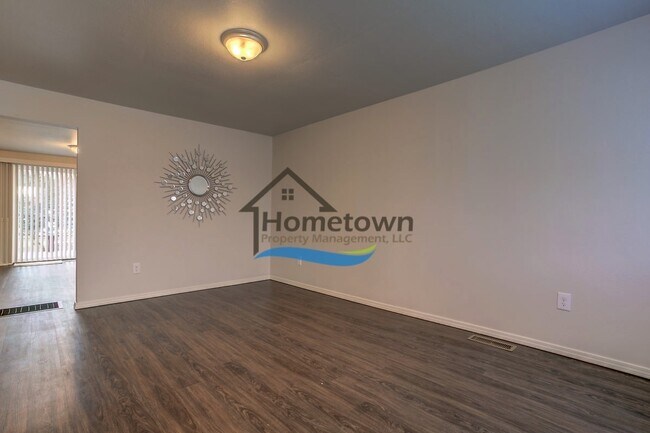 Foto del edificio - 3 Bed 1 Bath Coeur D'Alene Home with Single Car Garage!