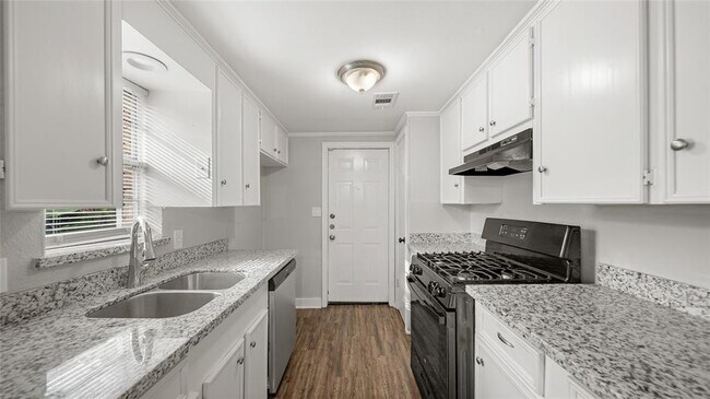 Foto del edificio - 2929 Leroy St