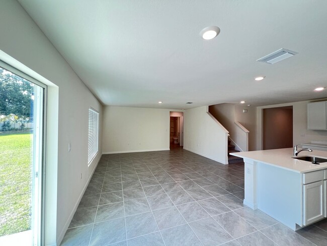 Foto del edificio - BRAND NEW 5 Bedroom/3 Bath Home in Wildwoo...