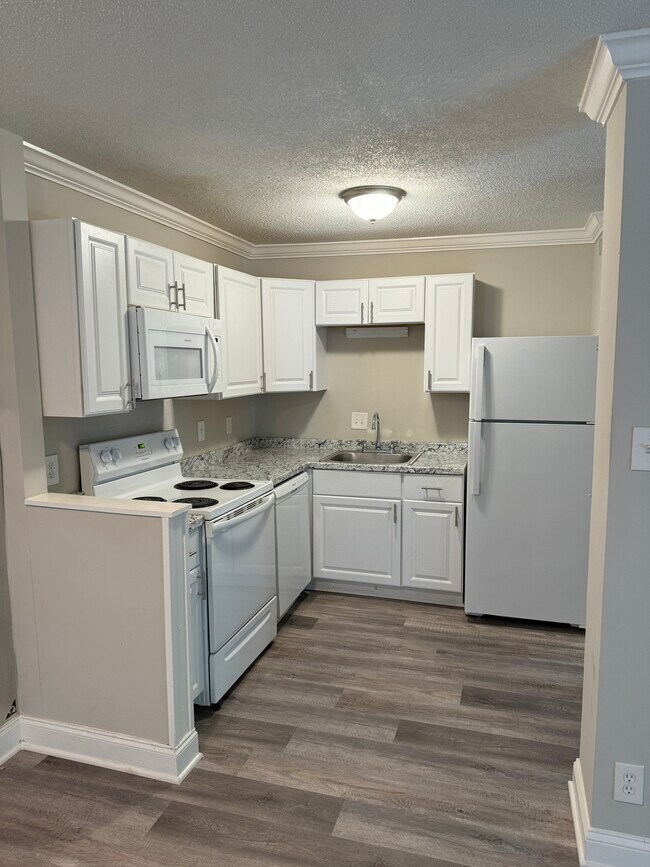 Foto del edificio - 7984 Shady Oak Trl