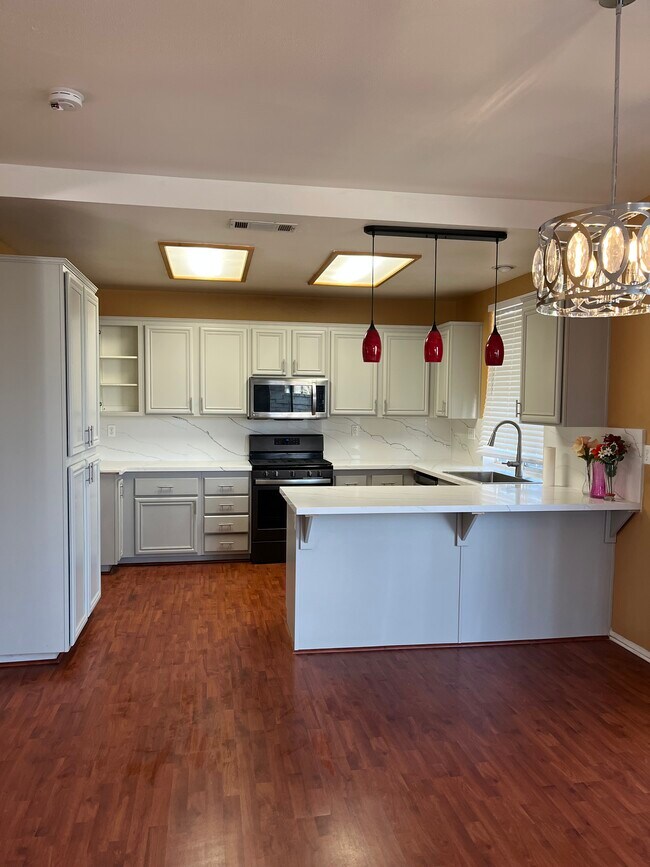 Foto del edificio - 383 Camden Ct