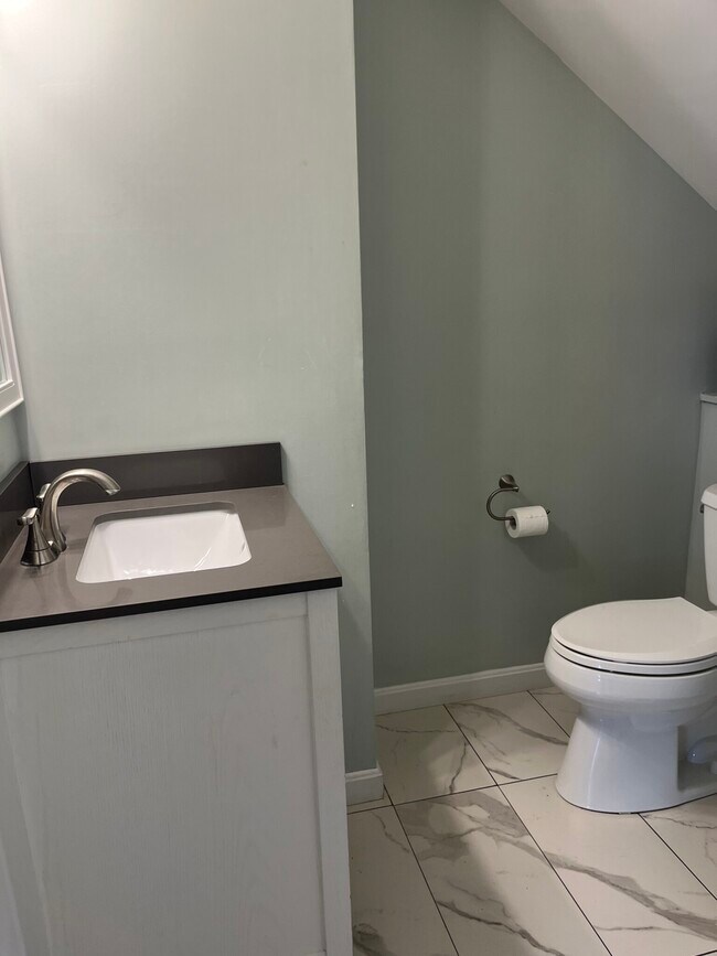 Building Photo - 6 Claridge Ter