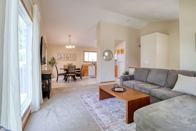 Foto del edificio - 4 br, 2 bath Townhome - 4032 North 56th St...