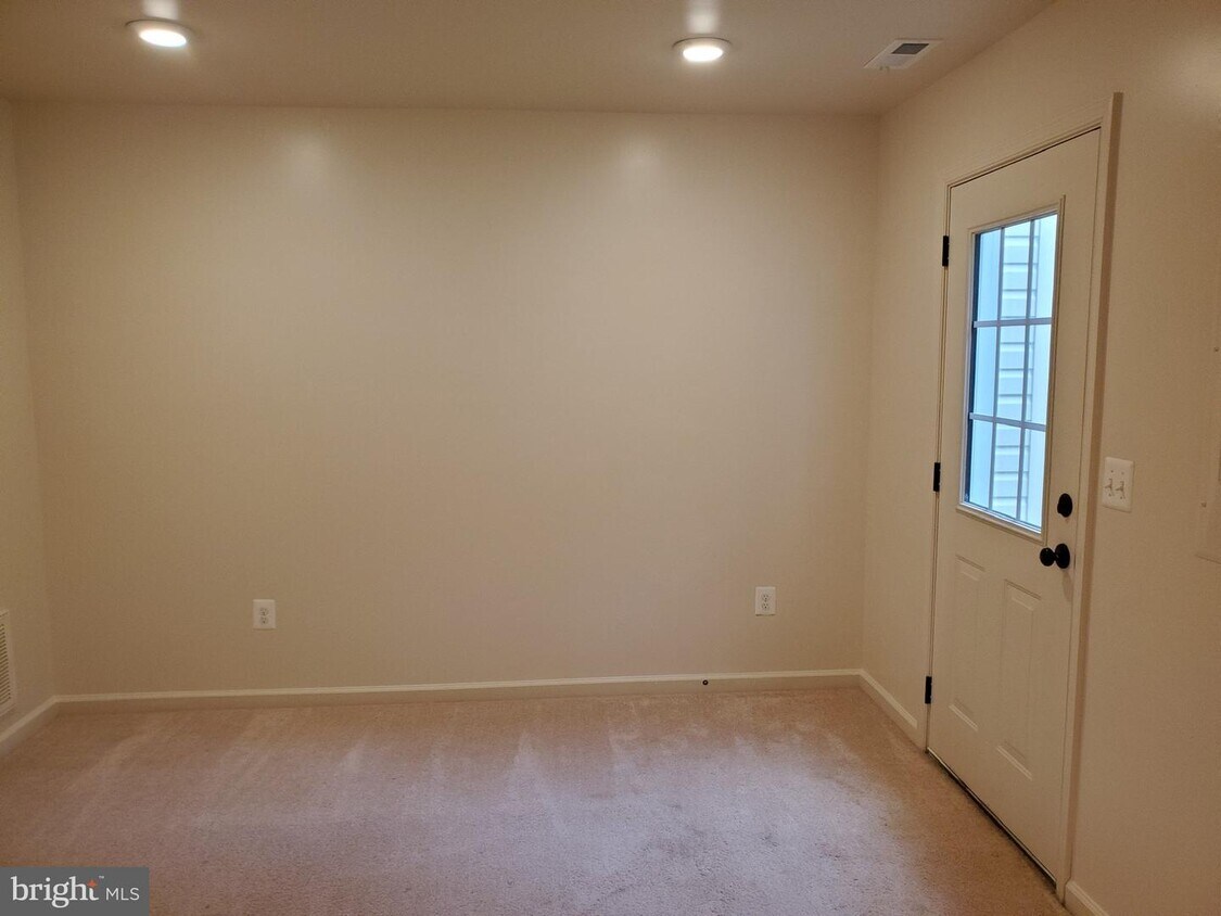 Foto principal - 2239 Mallard Landing Dr