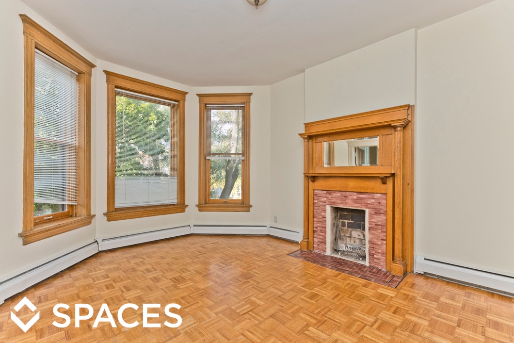 Primary Photo - 1037 W Wellington Ave